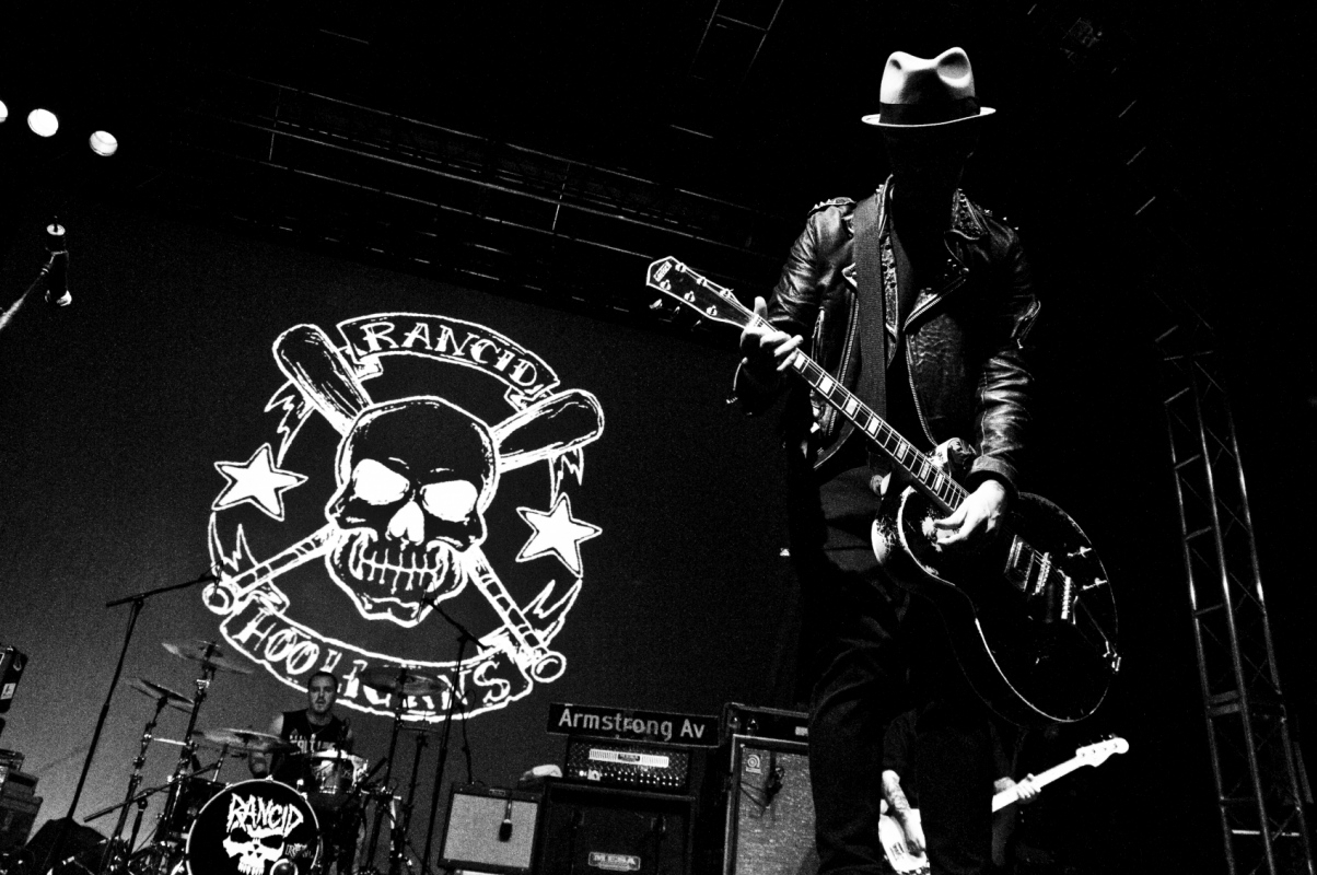 h800-18318114181kHwj