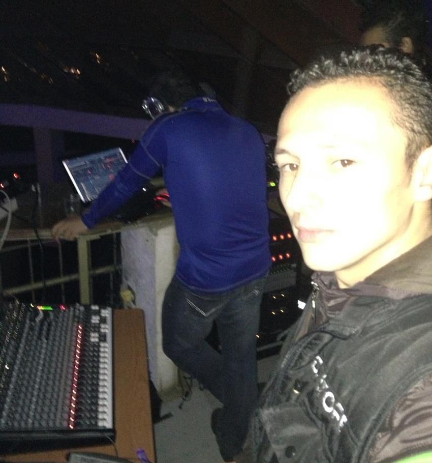 486074_10151430778603649_1375829074_n