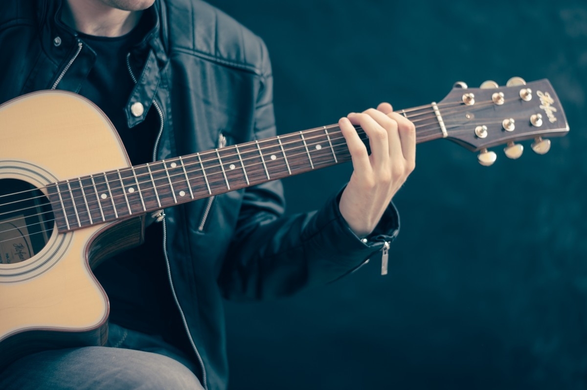 guitar_classical_guitar_acoustic_guitar_electric_guitar_musician_band_recording_studio_sound-732161!d