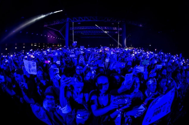festival-crowd-blue-billboard-1548